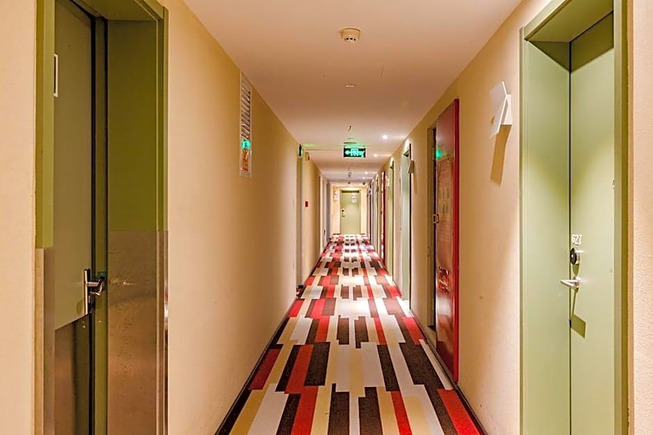 ibis Luoyang Baolong Square Hotel