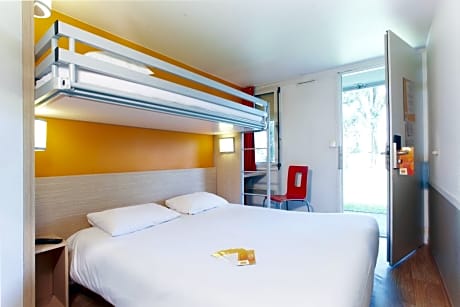 Triple Room (3 Single Beds)
