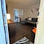Modern & Cozy 2 bedroom home near downtown Shawnee