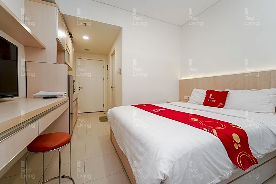 RedLiving Apartemen Parahyangan Residence - Anton 