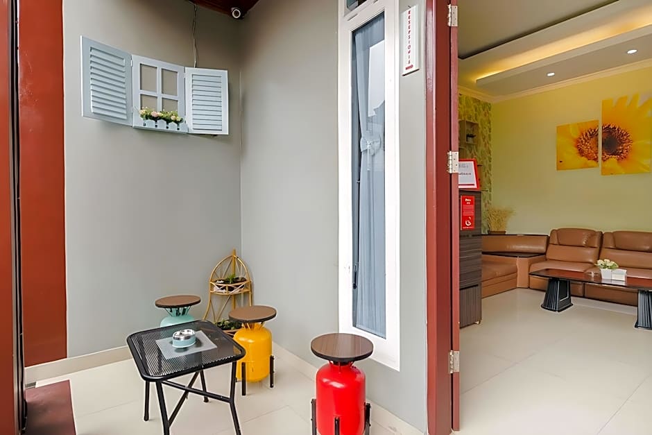 RedDoorz Syariah near Jam Gadang Bukit tinggi 2