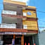 RedDoorz Plus near Patung Kuda Undip