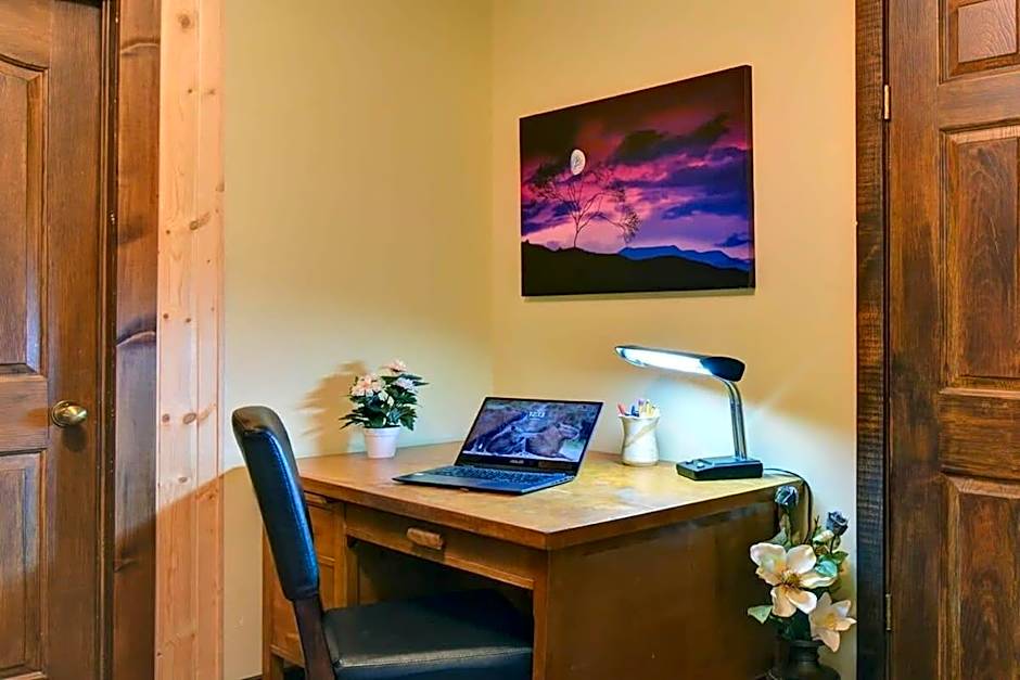 Front RIVER private BEACH 2 HOT TUBS 15 p SAUNA