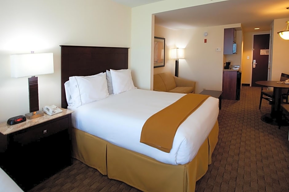Holiday Inn Express & Suites Columbus at Northlake, an IHG Hotel