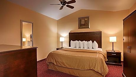 1 King Bed Non-Smoking