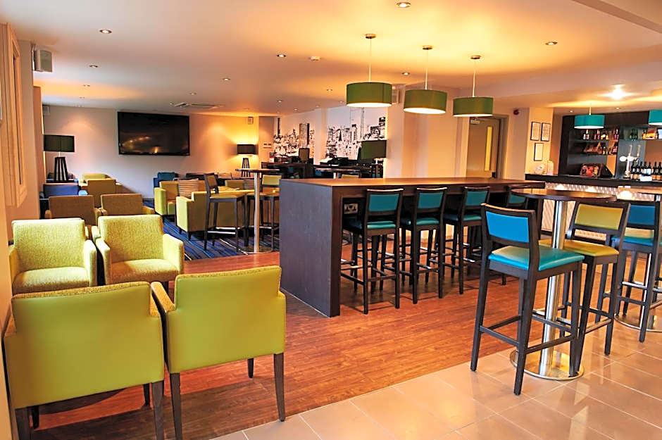 Holiday Inn Express Manchester Airport By IHG