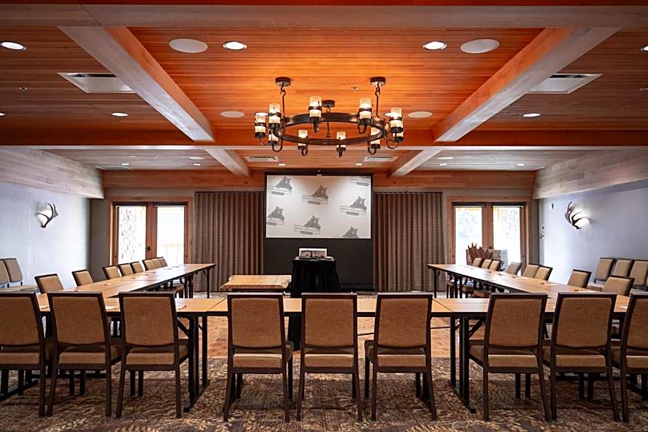 Moose Hotel and Suites