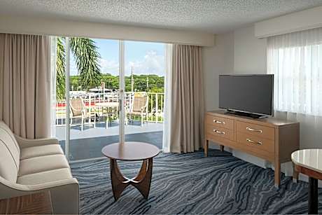 1 Bedroom Suite, 1 King, Sofa Bed, Limited View, Balcony, Whirlpool