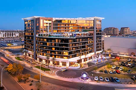 Caesars Republic Scottsdale, a Hilton Hotel