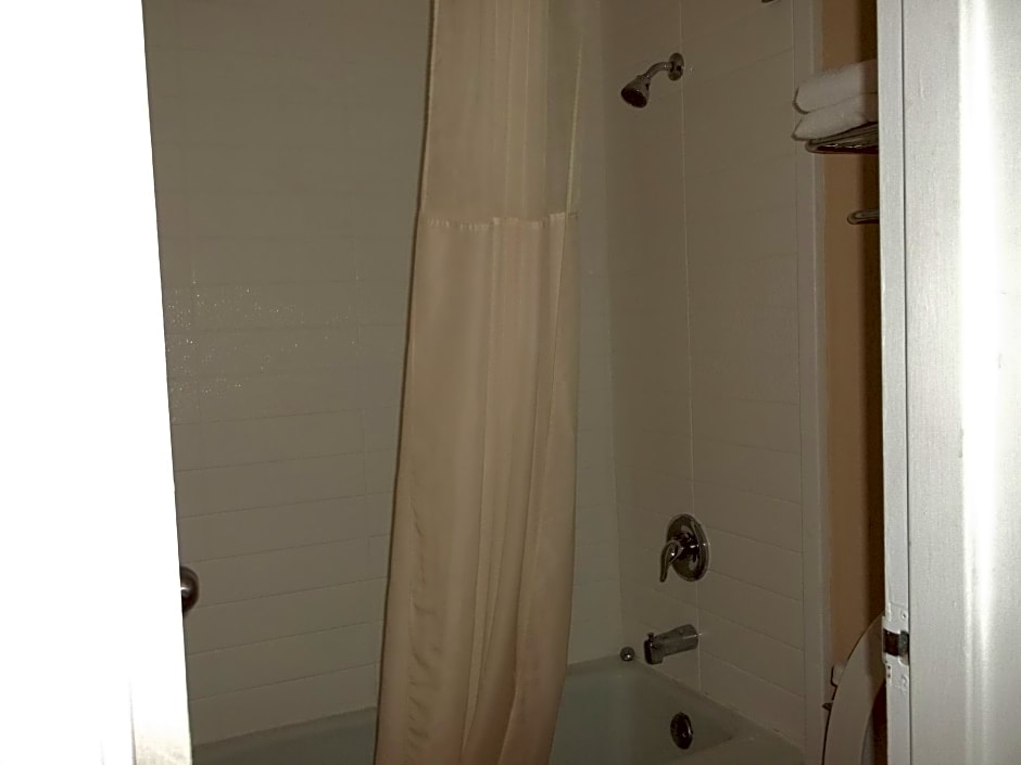 Days Inn By Wyndham Fort Lauderdale Airport Cruise Port Area