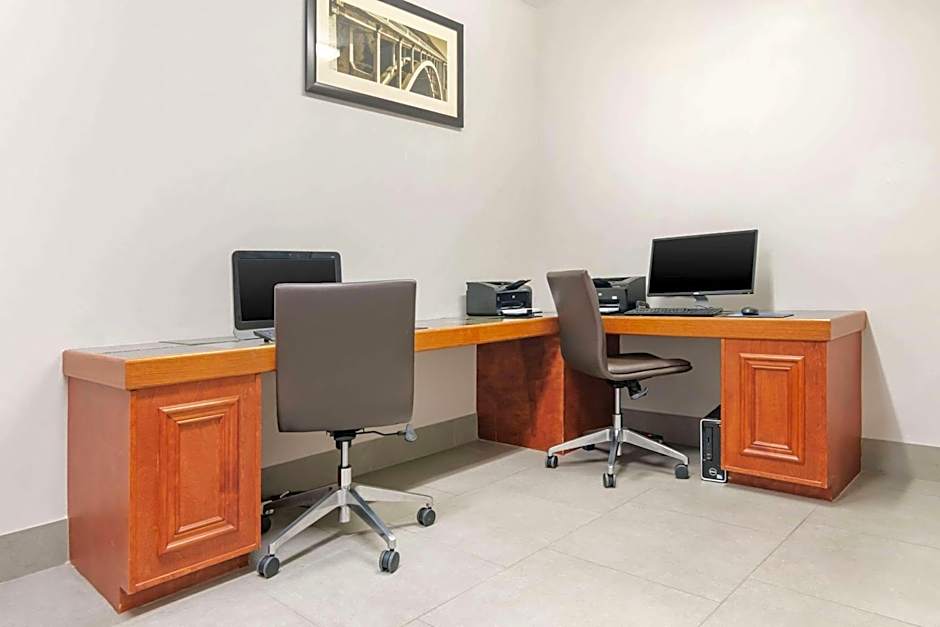 Country Inn & Suites by Radisson, Columbia, MO