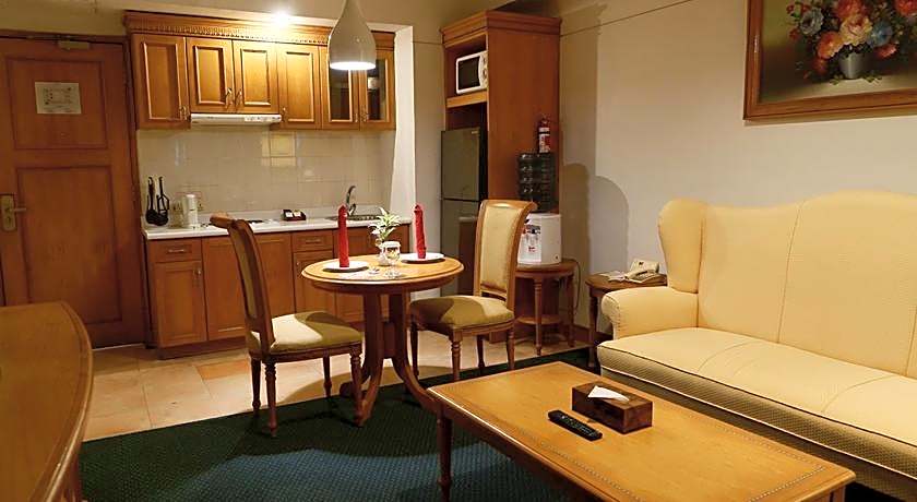 Harmoni Suites Hotel
