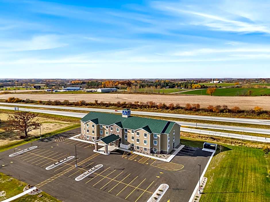Cobblestone Hotel & Suites Denmark - Green Bay