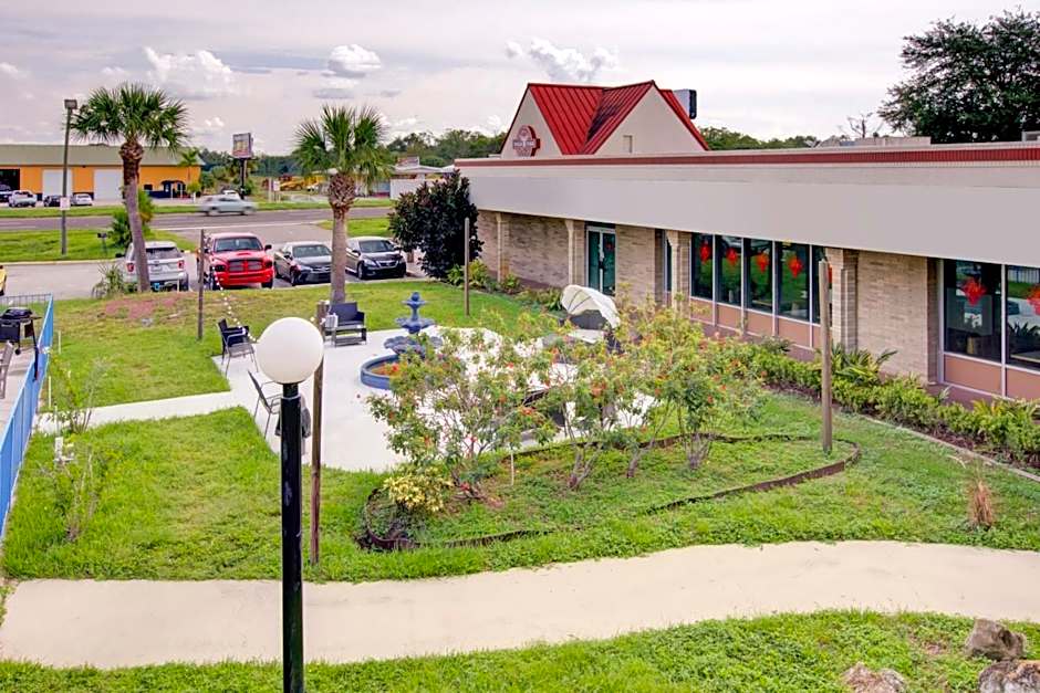 OYO Hotel Dundee By Crystal Lake