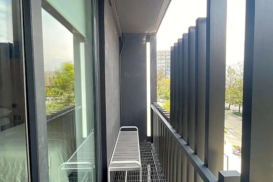 L301 1Bdrm 1bath fits 6 AC Rooftop views