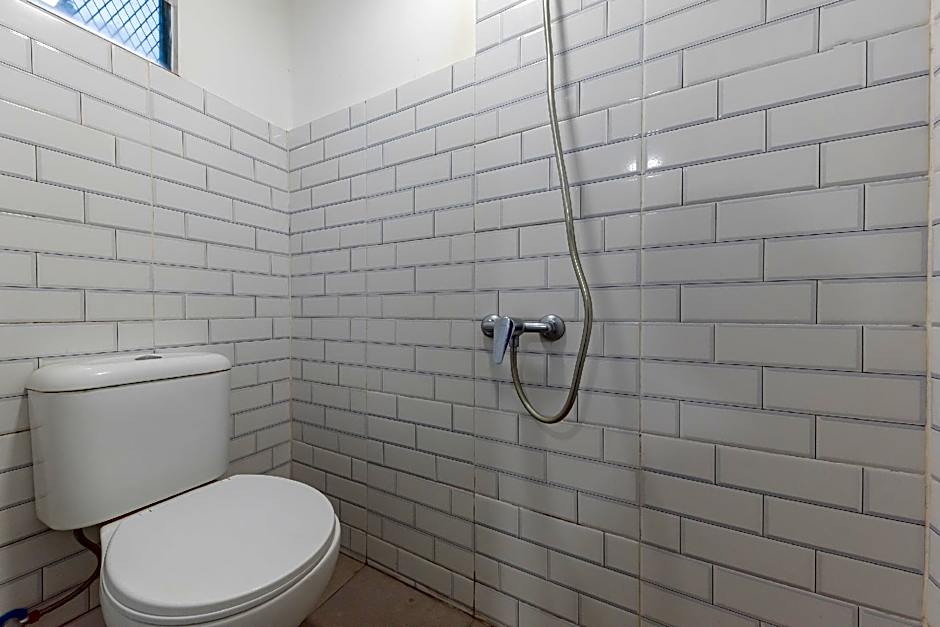 RedDoorz near Universitas Advent Indonesia