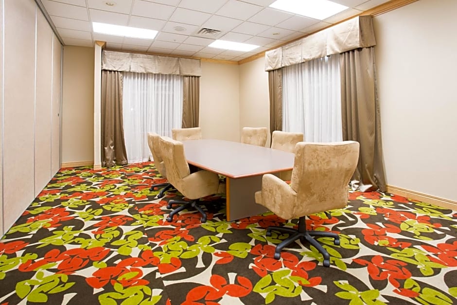 Holiday Inn Express Hotel & Suites Lexington By IHG