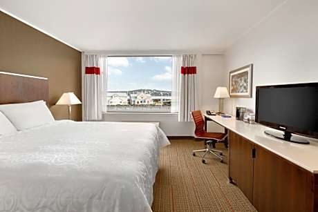 Coast Marine Wing - Queen Room