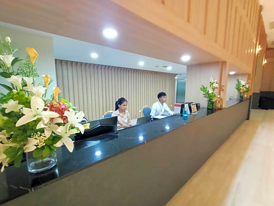 Mayflower Grande Suite Hotel