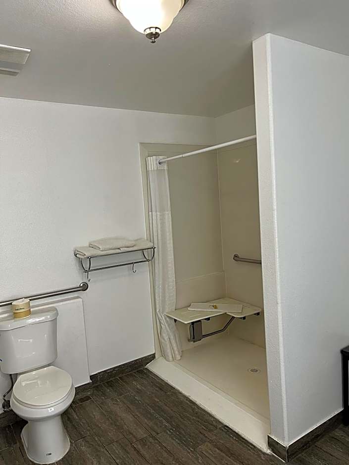 Howard Johnson Hotel & Suites by Wyndham St. George