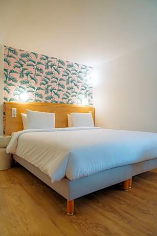 Superior Room - 1 Room - 1 King Bed