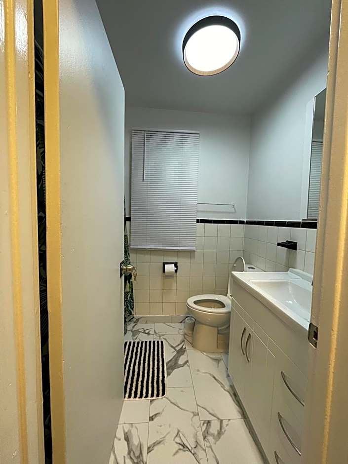 Toronto Full Bed in a Room - Midtown