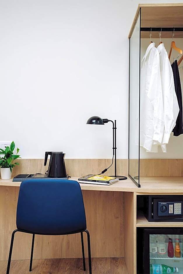 Air Rooms Rome Airport by HelloSky