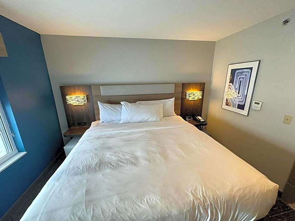 Holiday Inn Express & Suites Port Washington By IHG