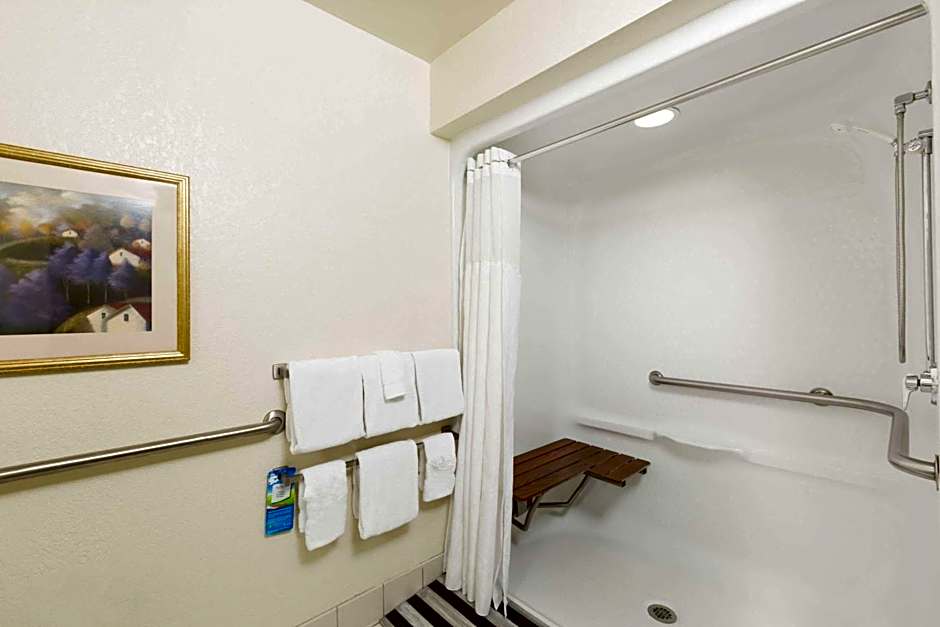 Baymont by Wyndham Des Moines Airport