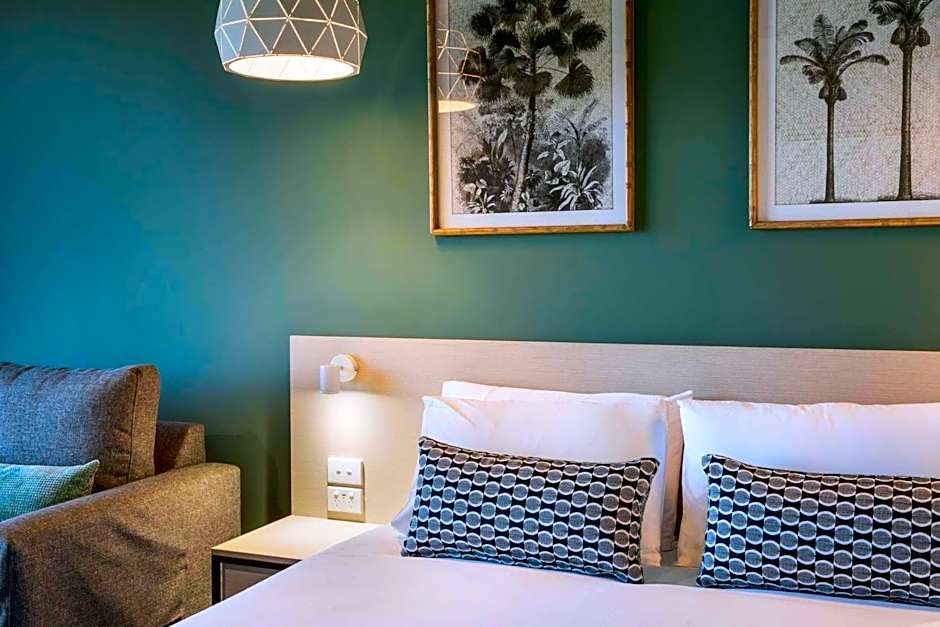 Nightcap at Morwell Hotel