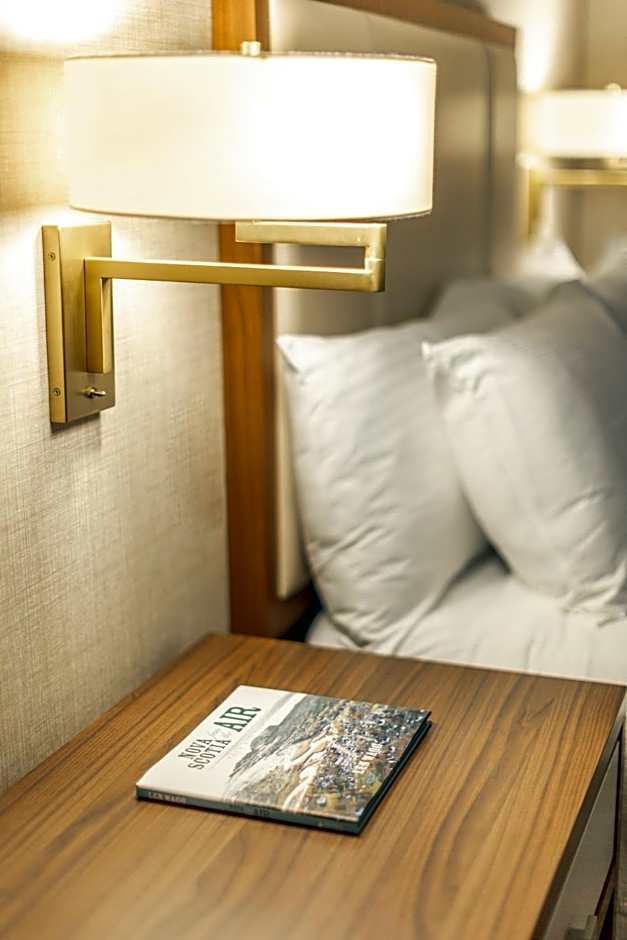 Photo 1 of 5 of Classic 1 King Bed