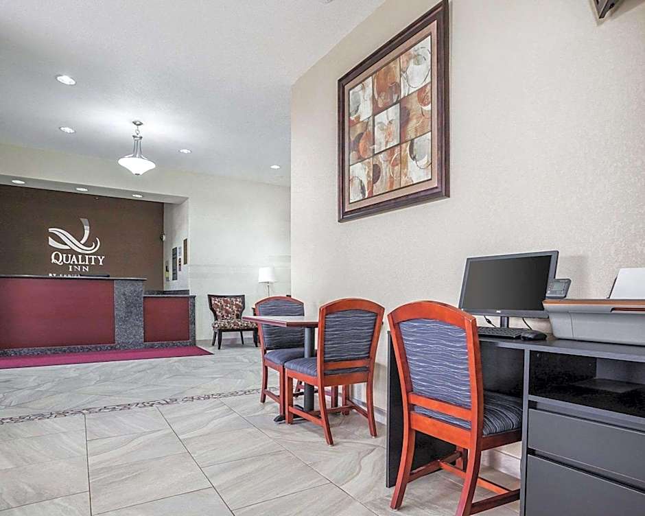 Quality Inn & Suites Altoona