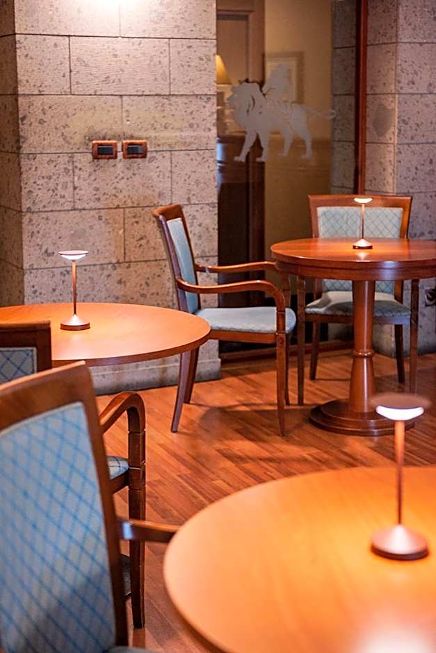 Massimo Plaza Hotel