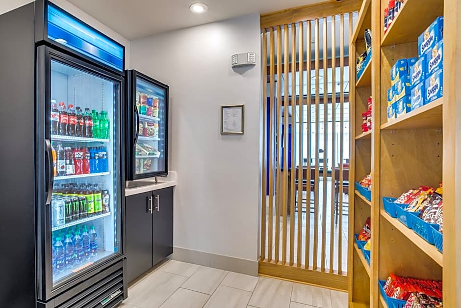 Holiday Inn Express And Suites Denton South By IHG