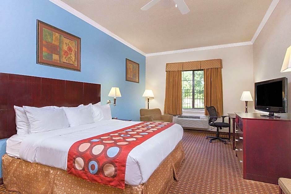 Photo 1 of 1 of Deluxe 1 King Bed, Mobility Accessible