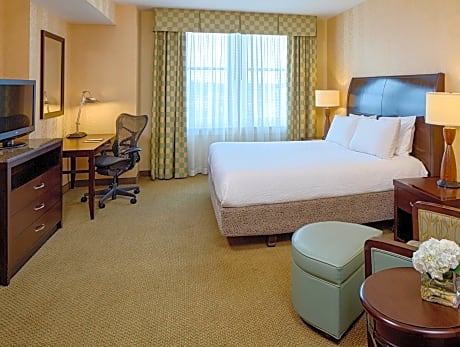 1 KING CORNER MOBILITY ACCESS W/ROLL IN SHWR