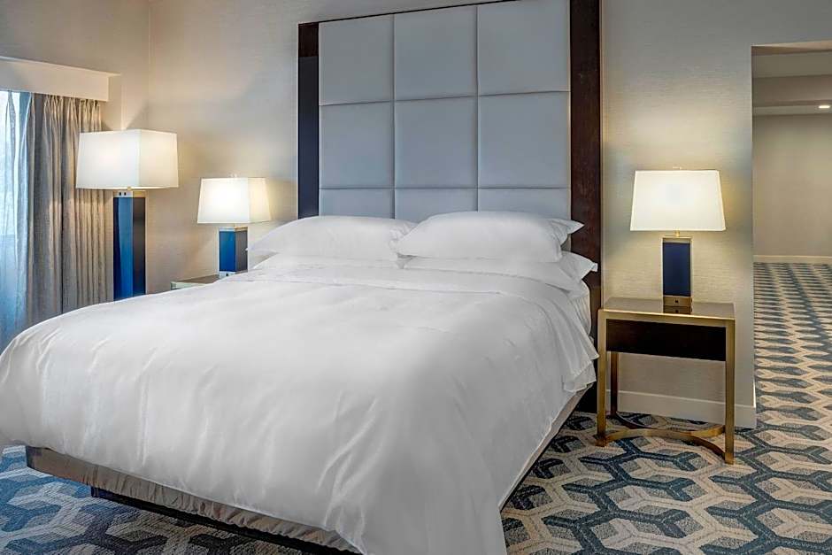 Sheraton Eatontown Hotel