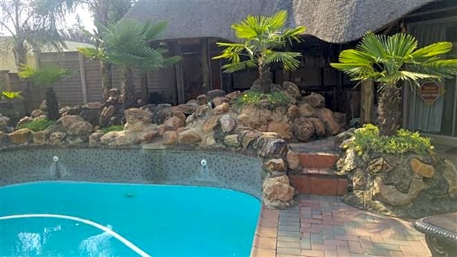 Nkwasi Lodge – Parys, CA