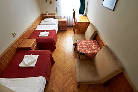 Quadruple Room with Private Bathroom