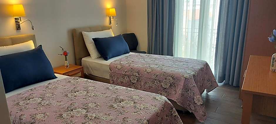 AtaÇesme Otel
