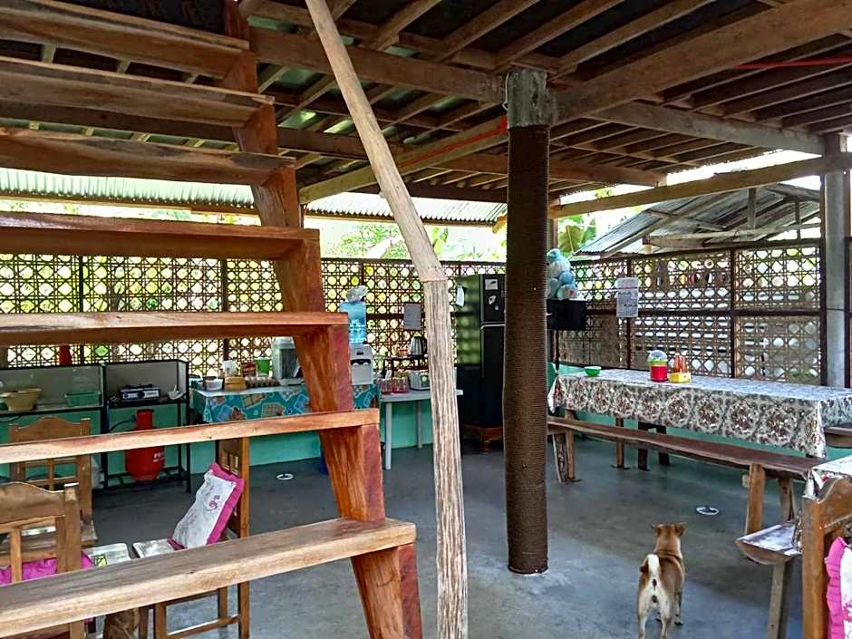 LHOYJEAN Garden Hostel
