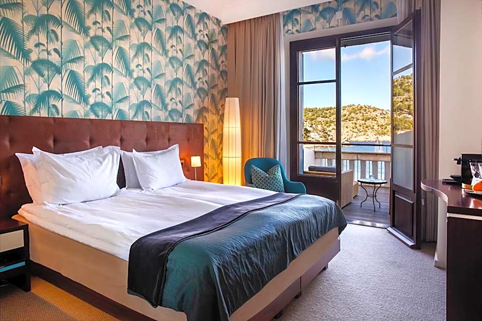 Photo 1 of 5 of Standard, Sea View, Terrace