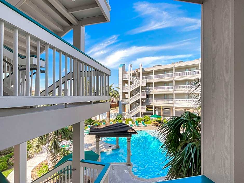 Cozy Galveston Beach Front Condo