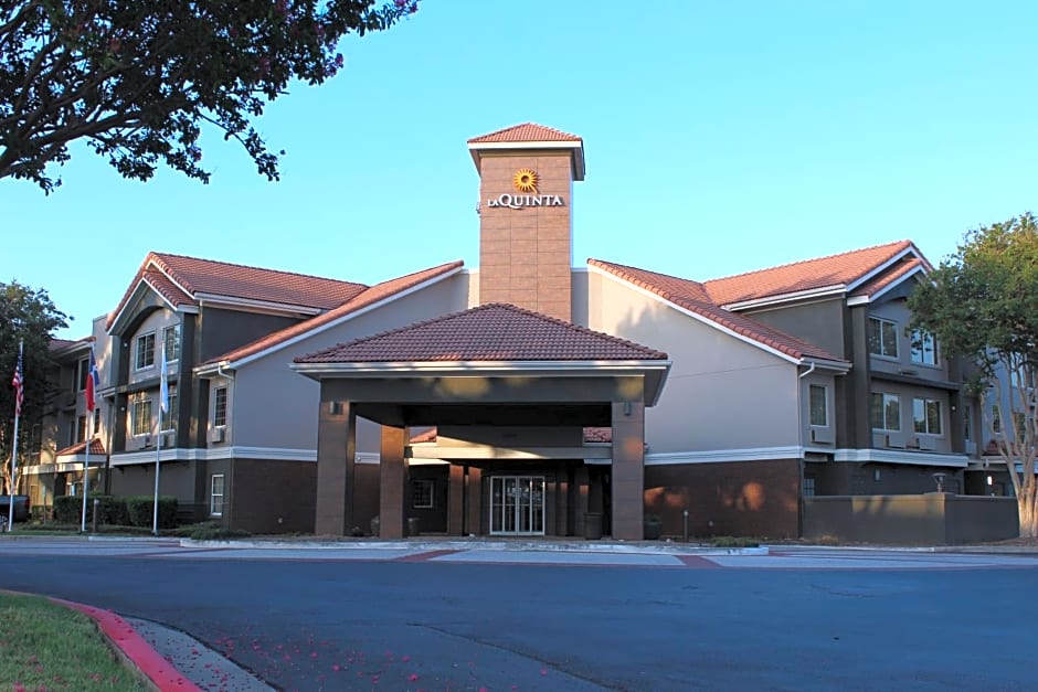 La Quinta Inn & Suites by Wyndham Dallas Addison Galleria