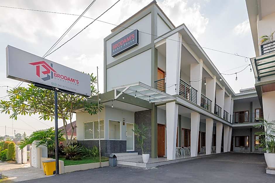 Urbanview Hotel Brodam's Pematang Siantar by RedDoorz