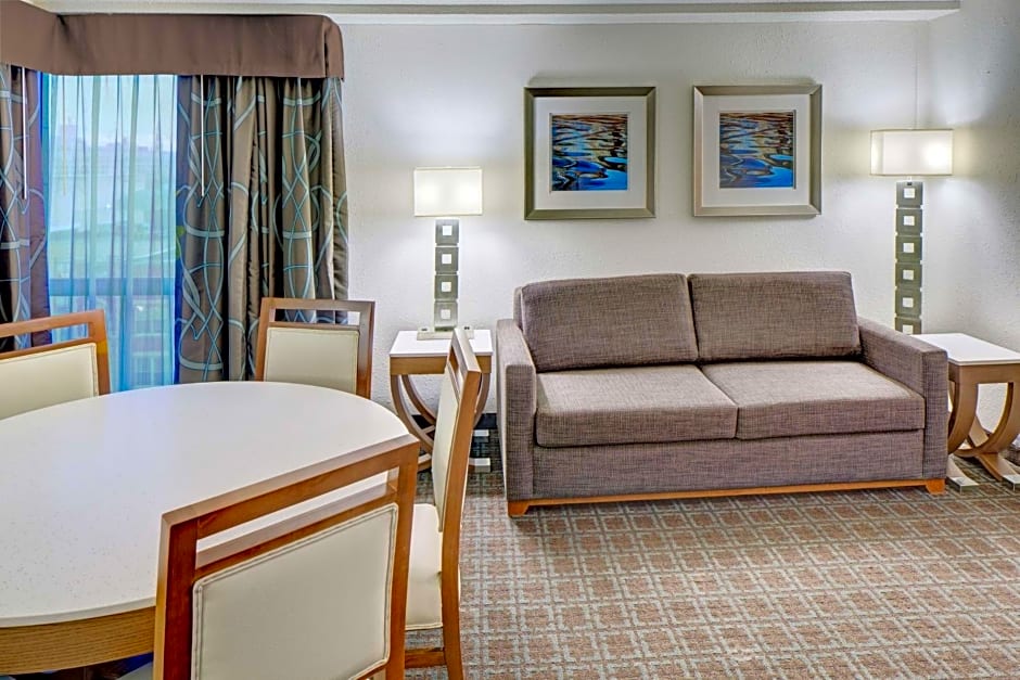 DoubleTree by Hilton Milwaukee Downtown