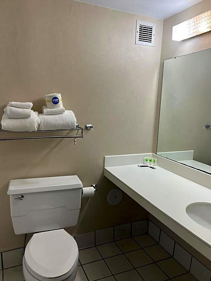 Blue Way Inn & Suites La Crosse