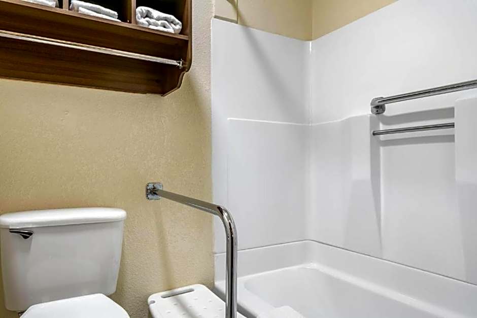 Photo 1 of 2 of 1 King Bed, Accessible