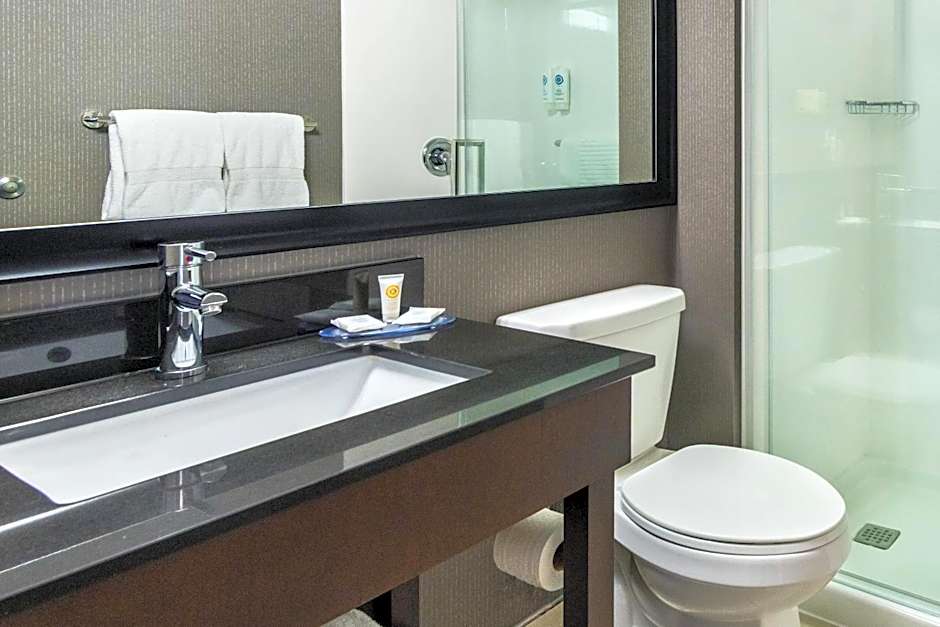 Comfort Inn Kingston - Highway 401