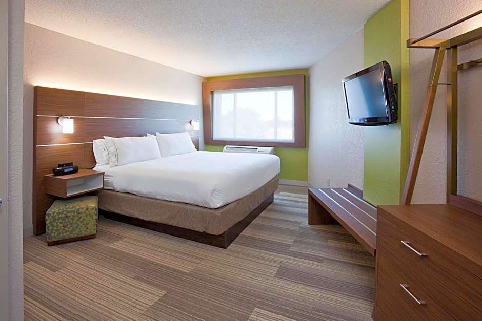 Holiday Inn Express & Suites Minneapolis - West End by IHG